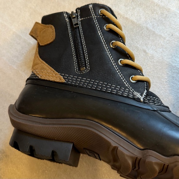 Wolverine Black and Tan Ankle Boots NWOT. - Picture 11 of 12